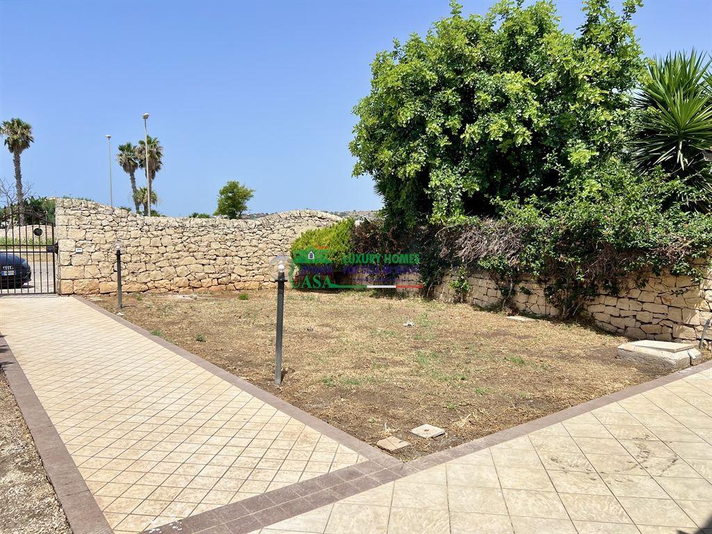 Terratetto plurifamiliare in Piazza Dottore Giovanni Attilio Emmolo, Ragusa