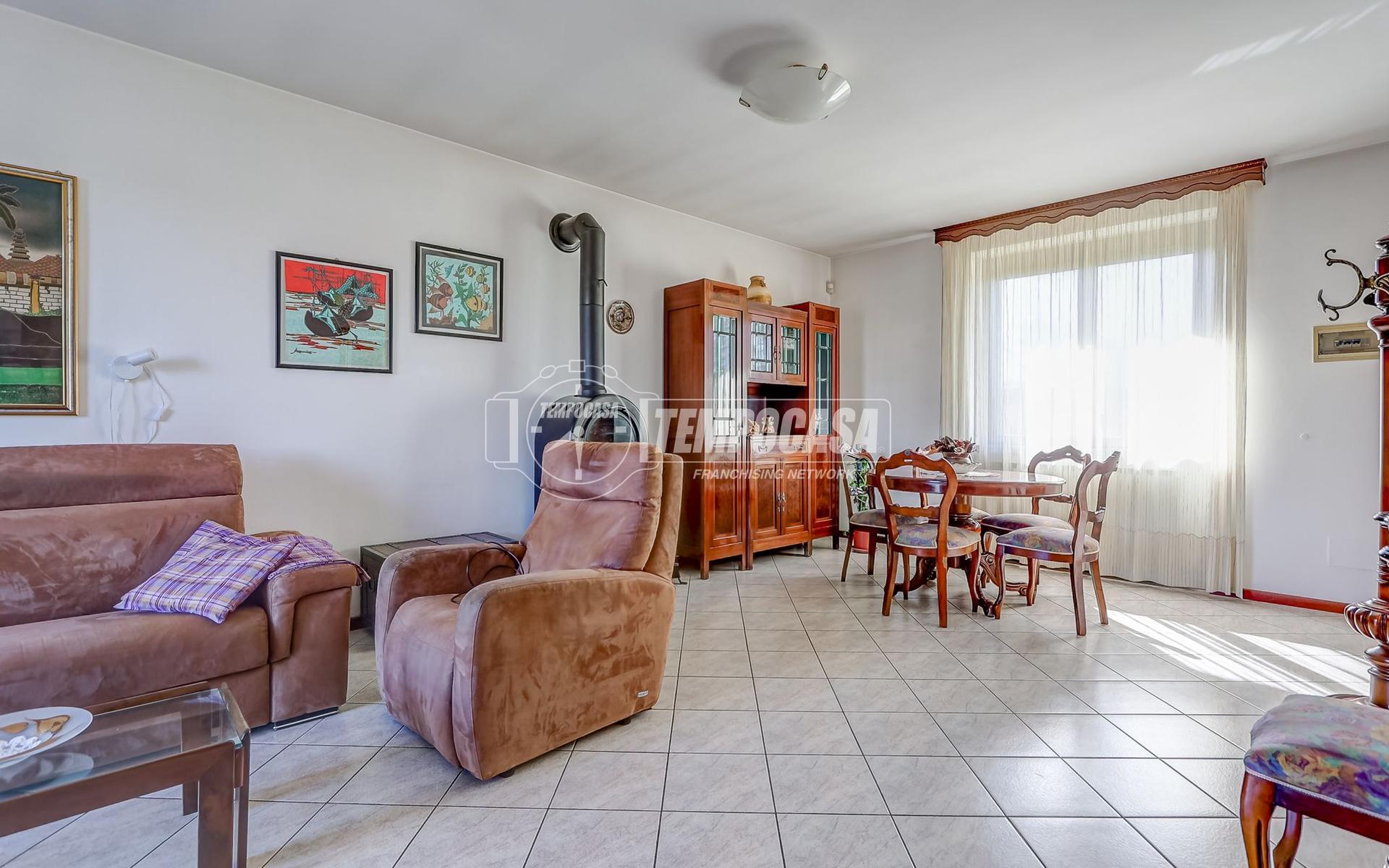 Villa a schiera, Somma Lombardo