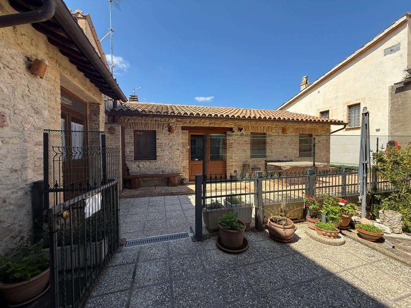 Porzione di casa in Piazza Municipale  43, Giano dell'Umbria — foto 2 di 5