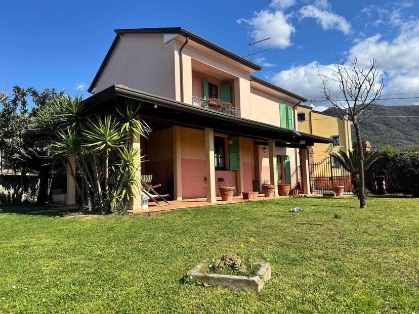 Villa in Isola, Luni — foto 4 di 5