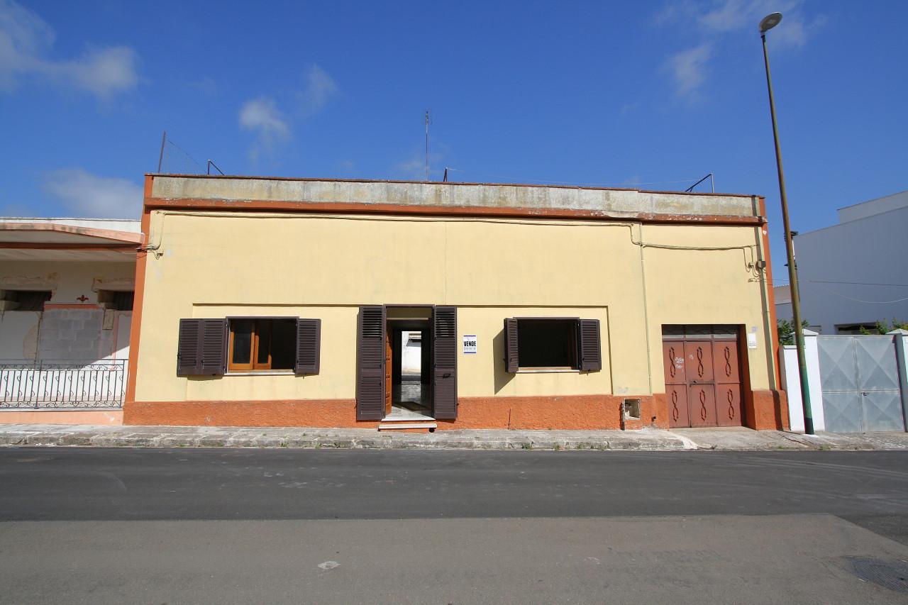Casa indipendente in Via Regina Elena, Presicce-Acquarica