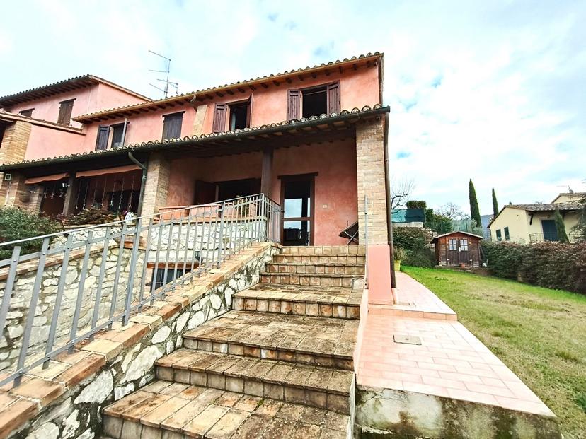 Villa a schiera in Via Poggio Fiorito  Snc, Guardea — foto 3 di 5