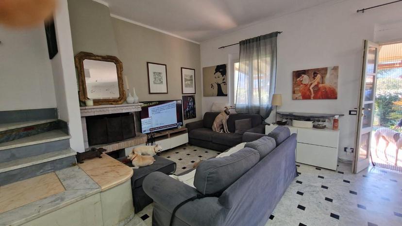 Villa a schiera, Ameglia