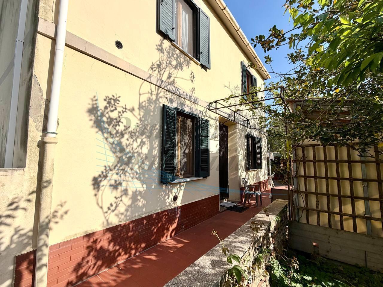 Casa indipendente in Piazza Giosuè Carducci, Rosignano Marittimo