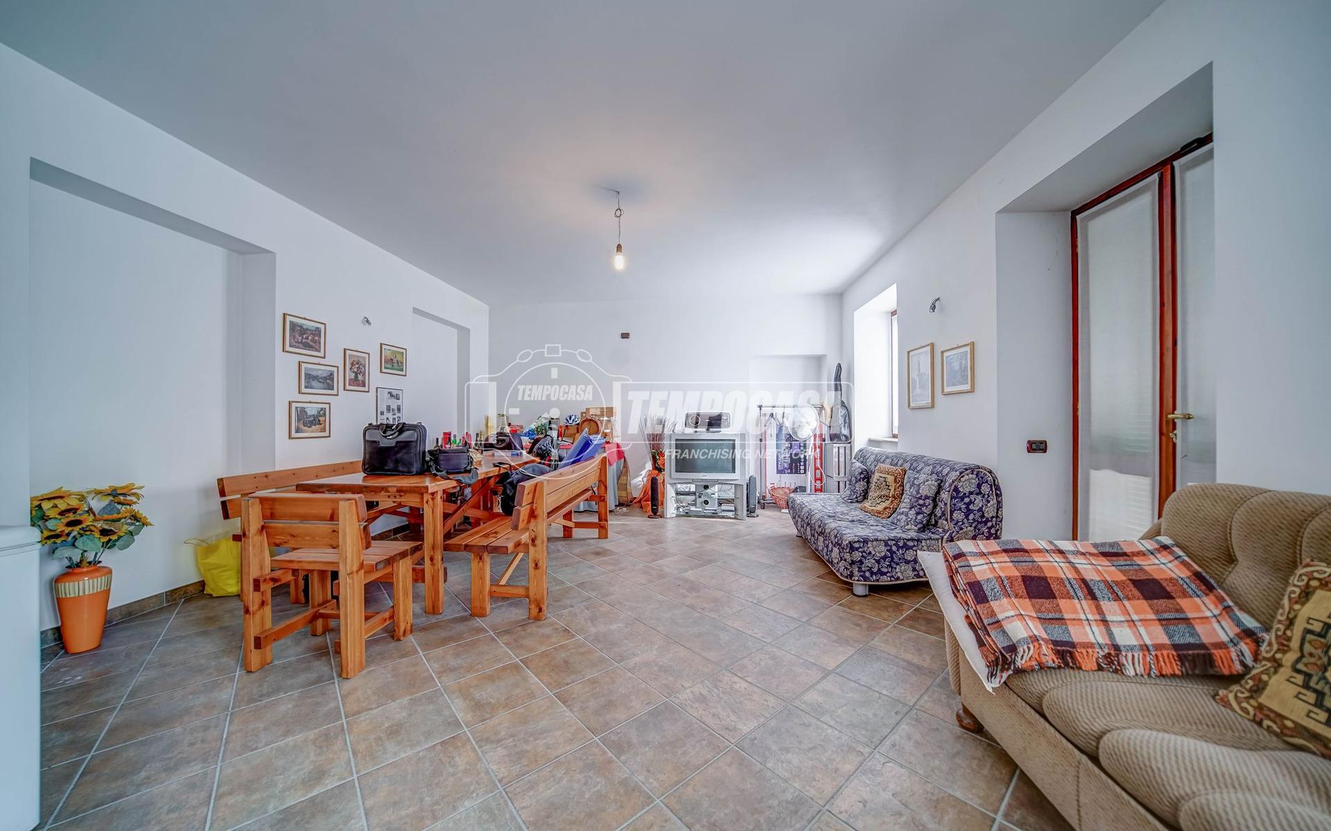Casa indipendente in Via Lagone, Borgomanero