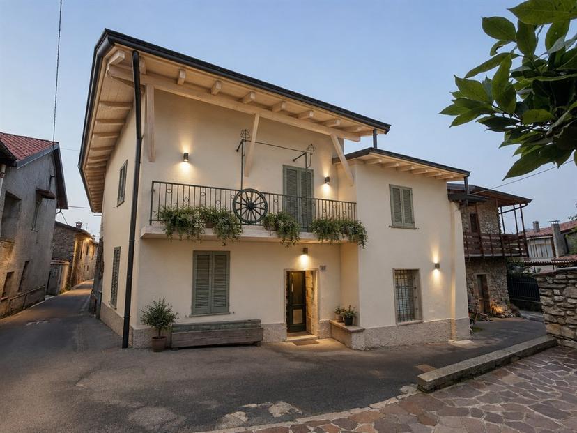 Casa indipendente in Via Valletta 23, Caprino Bergamasco — foto 2 di 5