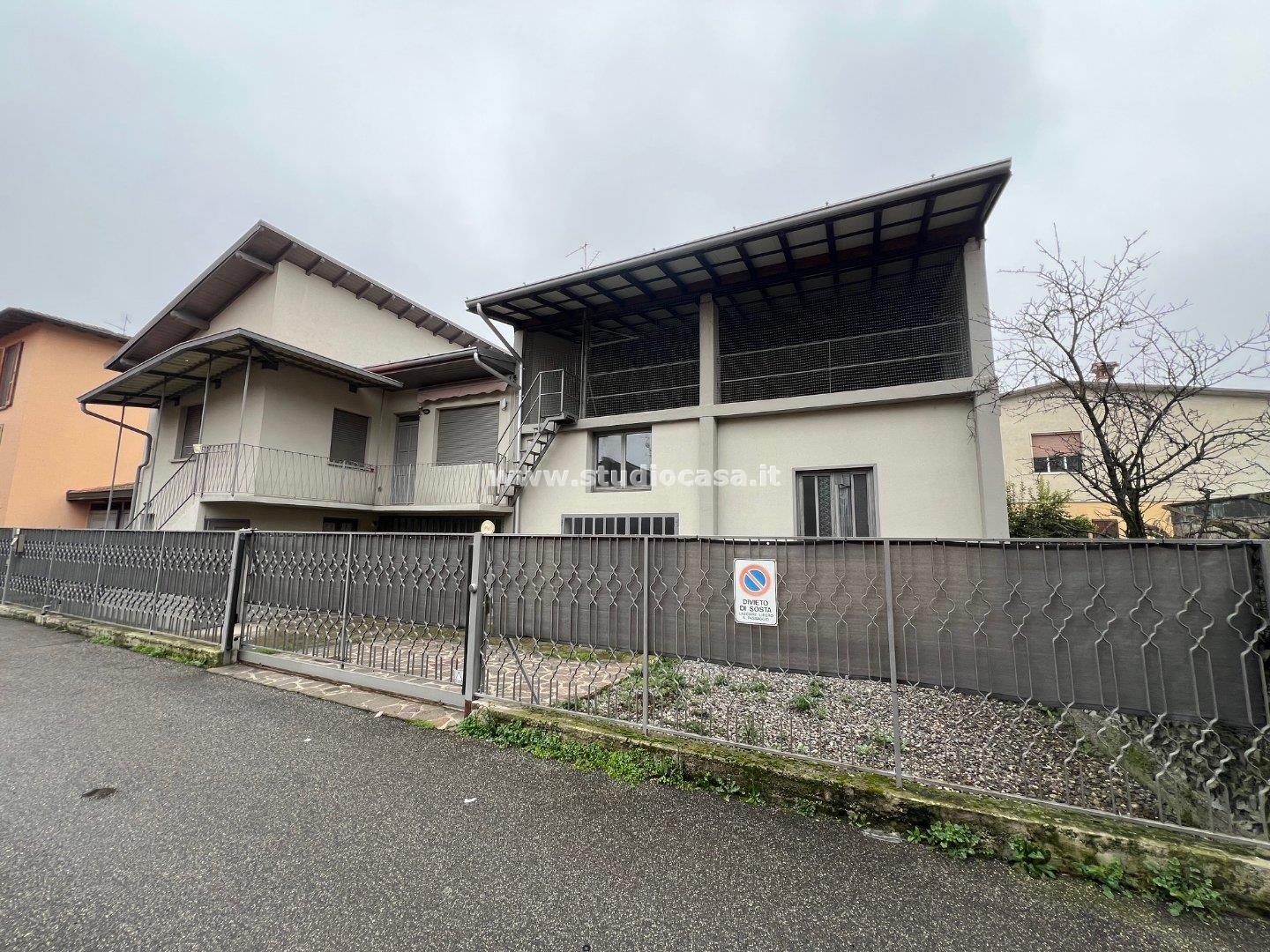 Villa quadrifamiliare in Via Fontana, Agnadello