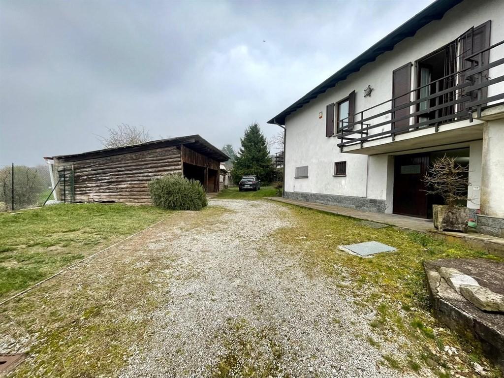 Villa in Via 1° Maggio, Azzate