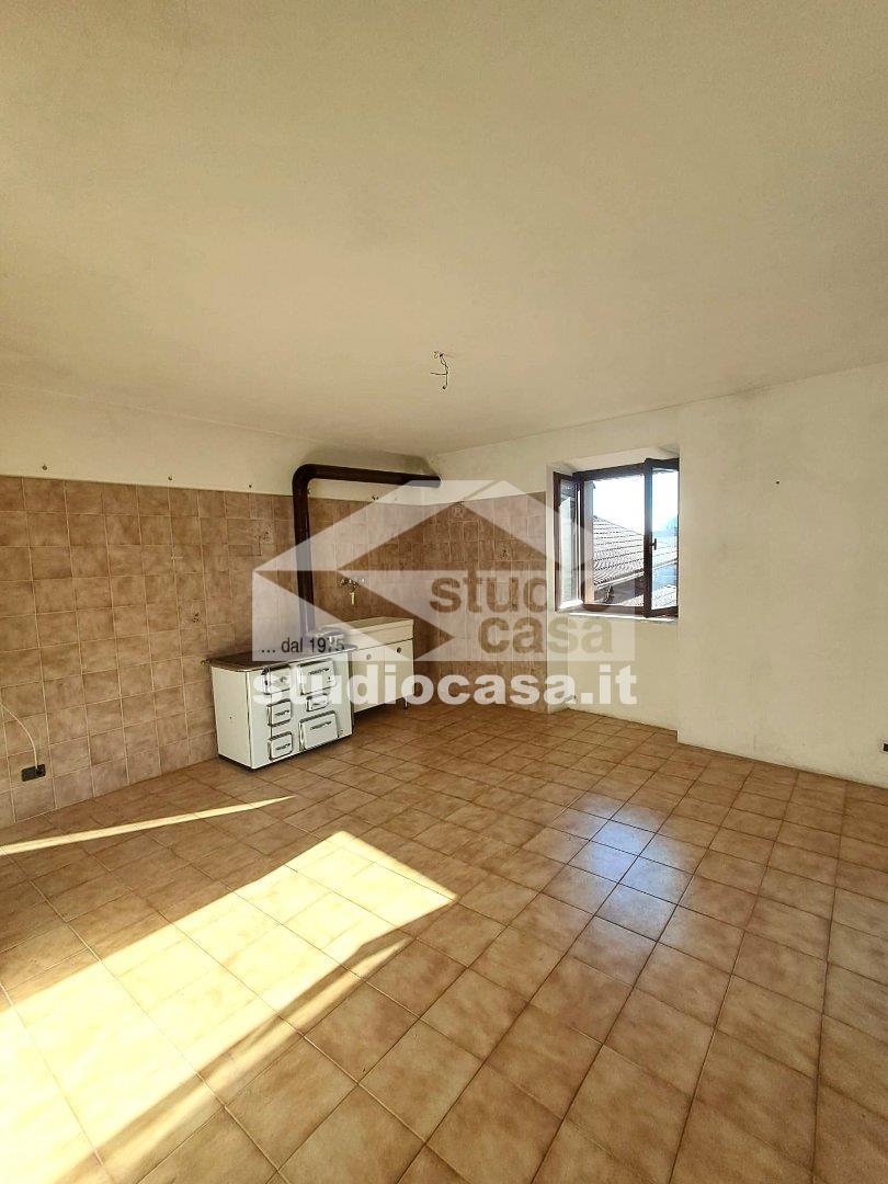 Casa indipendente in Via Zandonai, Ronzo-Chienis