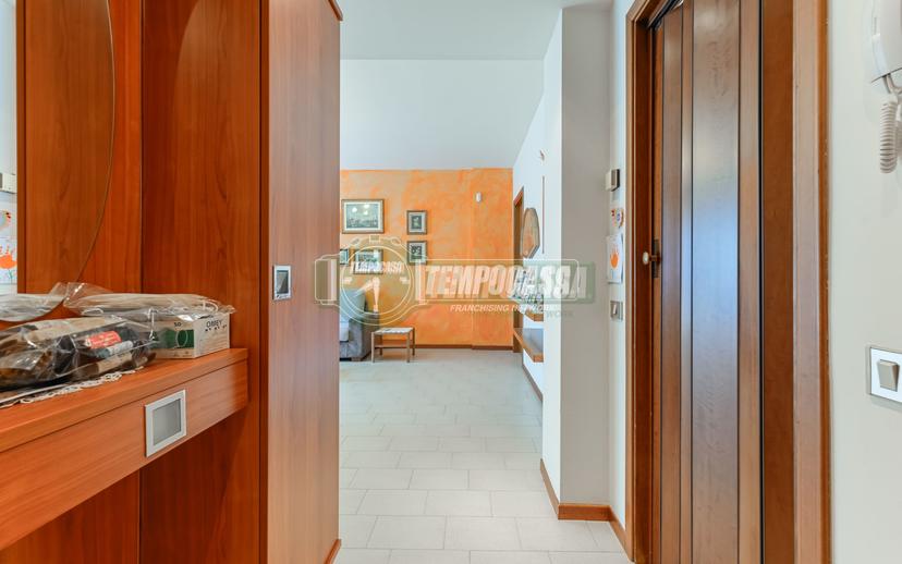 Trilocale in Via Papa Giovanni XXIII 42, Bernareggio — foto 2 di 5