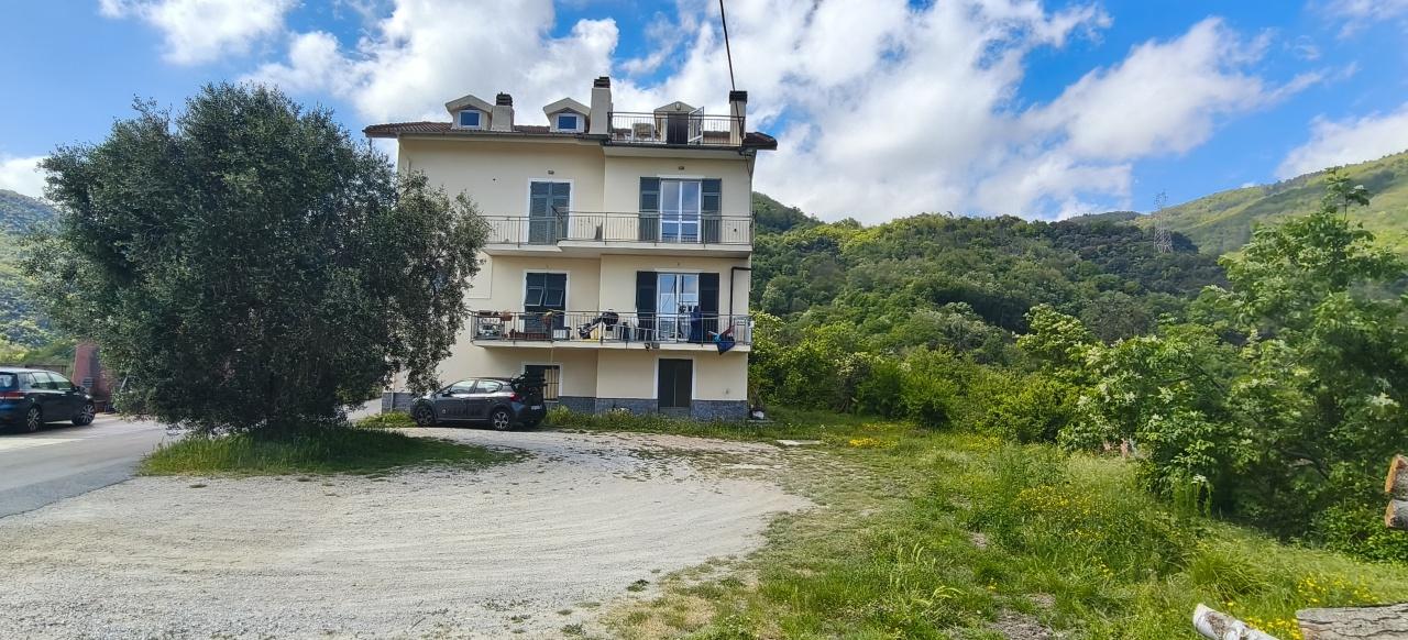 Appartamento in Via Costa  13, Vezzi Portio