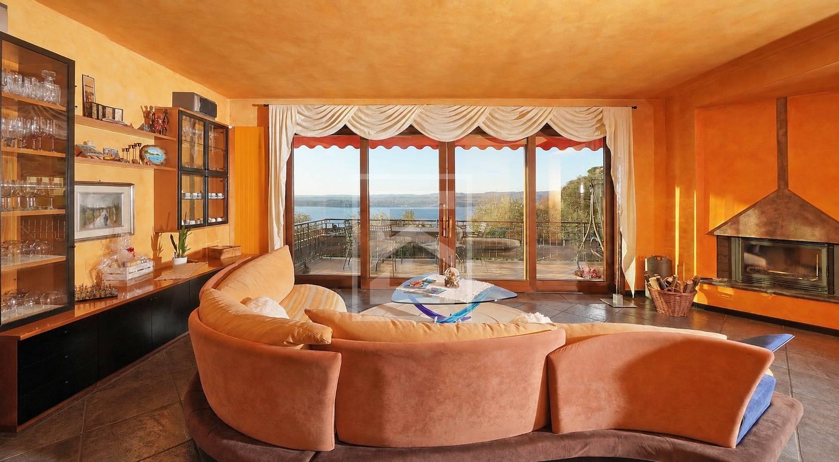 Villa in Via Belvedere, Gardone Riviera