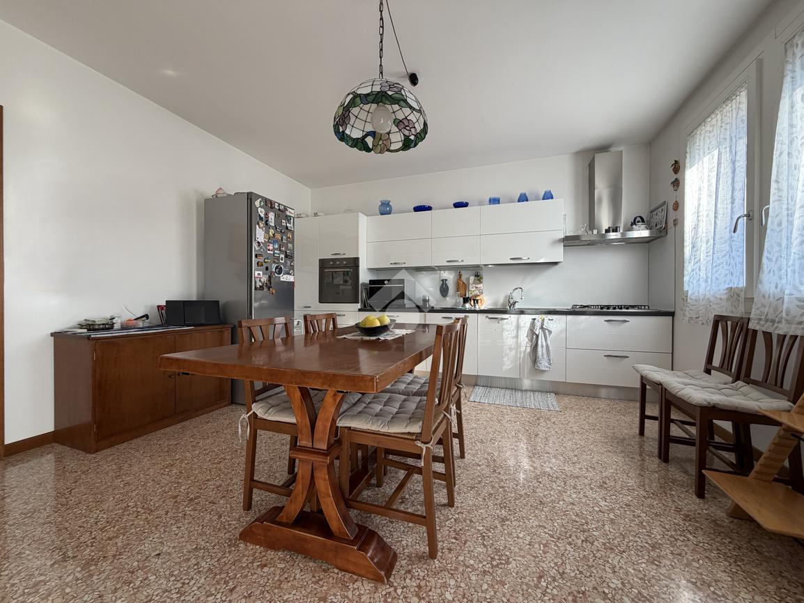 Villa a schiera, Bassano del Grappa