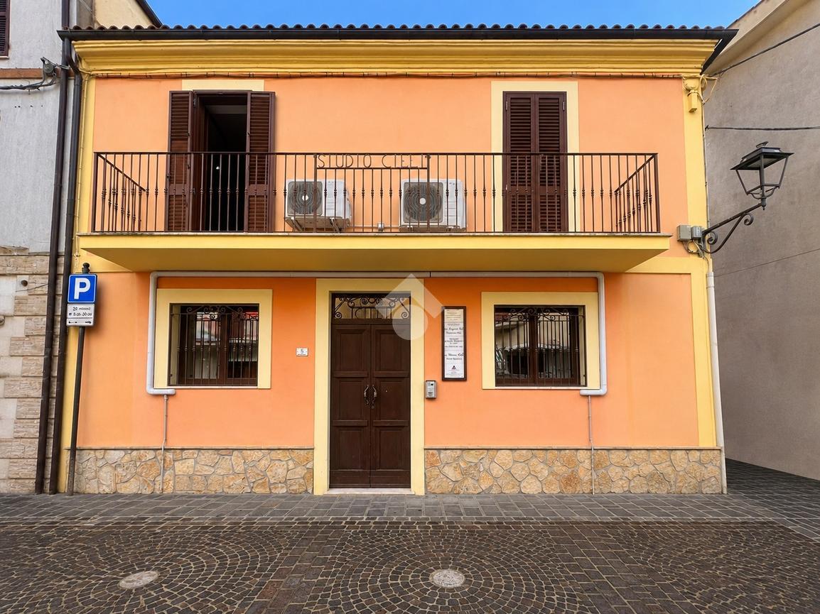 Casa indipendente in Piazza Umberto I 5, Castilenti