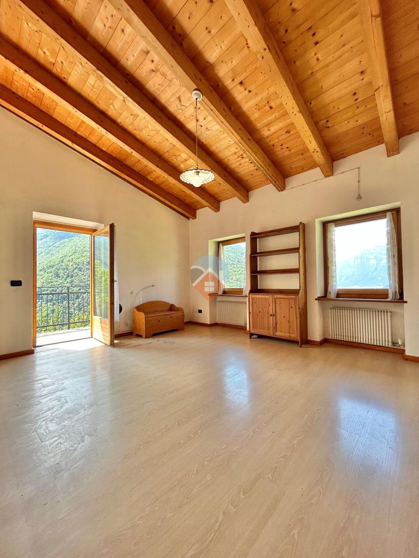 Casa indipendente, Ala — foto 3 di 5