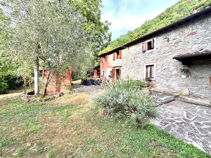Casa colonica in Via Roccacerbaia, Vernio — foto 2 di 5