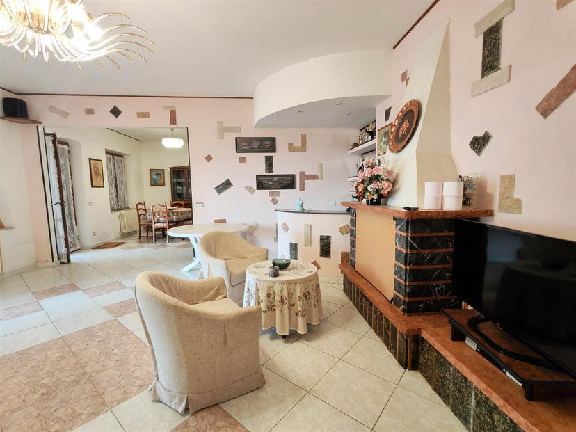 Casa indipendente in Via Lungo Lago Alicata, Magione