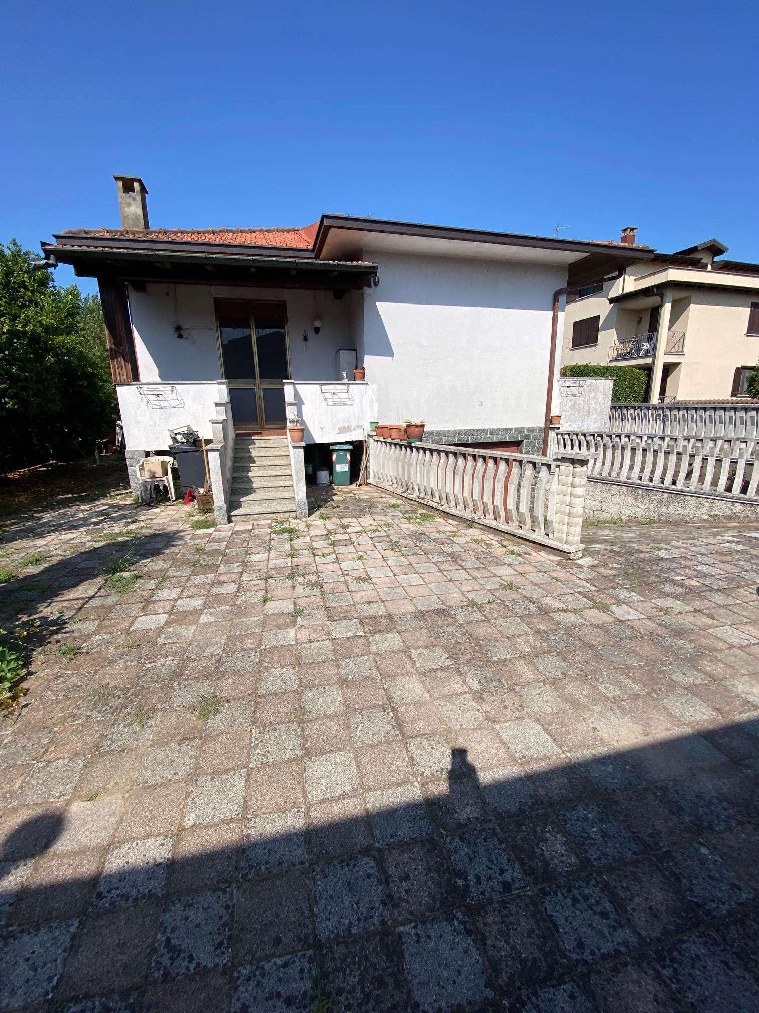 Villa bifamiliare in Corso Umberto I° 326, Gambolò