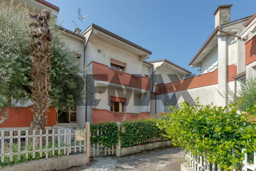 Villa a schiera, Borgo Veneto — foto 3 di 5