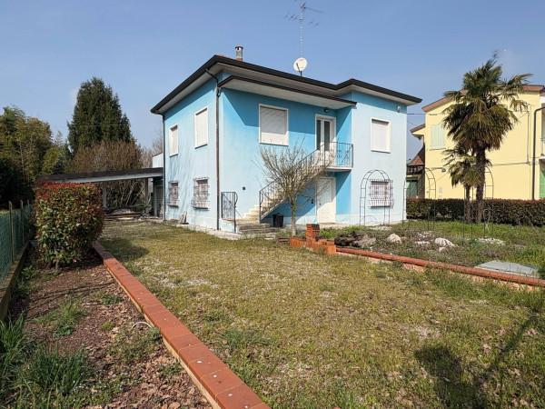 Villa in Piazza Don Giuseppe Andreoli 29, San Possidonio — foto 3 di 3