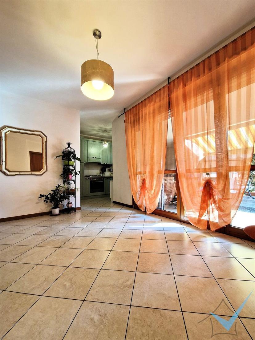 Trilocale in Via Leonardo da Vinci 58, Limbiate