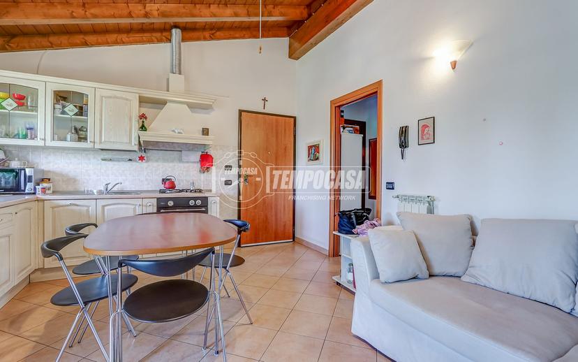 Trilocale in Via Pandolfi 41/B, Somma Lombardo