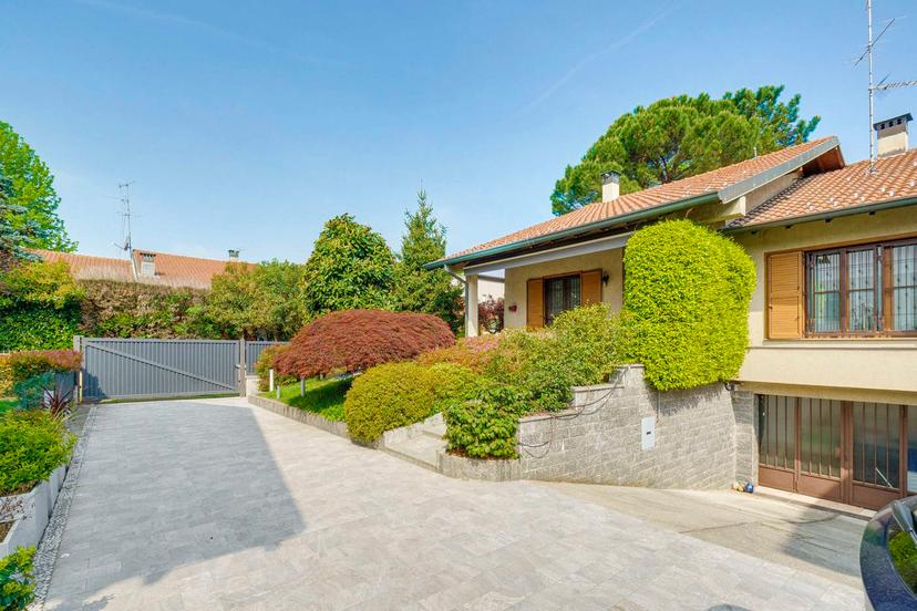 Villa, Saronno — foto 3 di 5