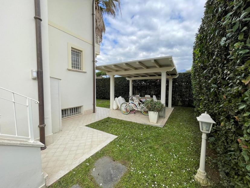Villa bifamiliare, Montignoso — foto 5 di 5