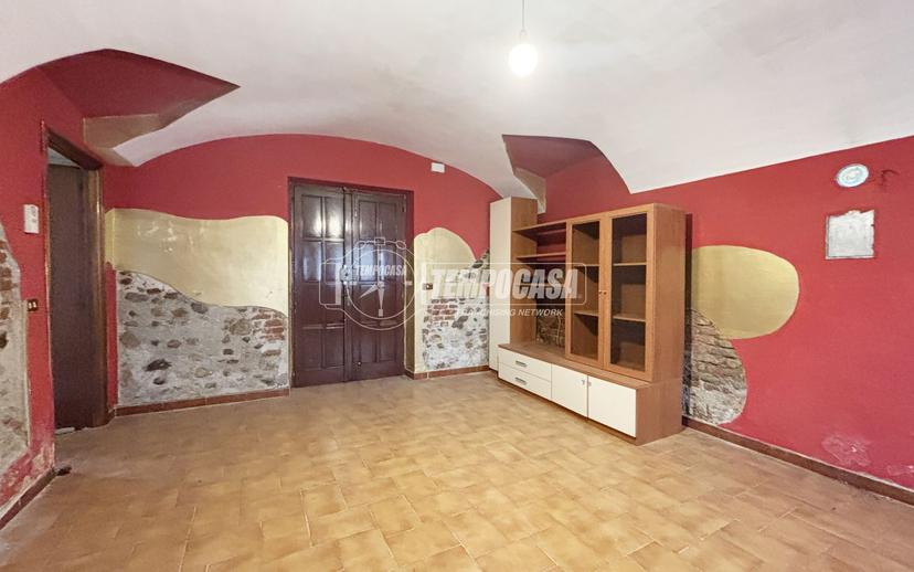 Casa indipendente in Via Vittorio Bottego, Alice Castello