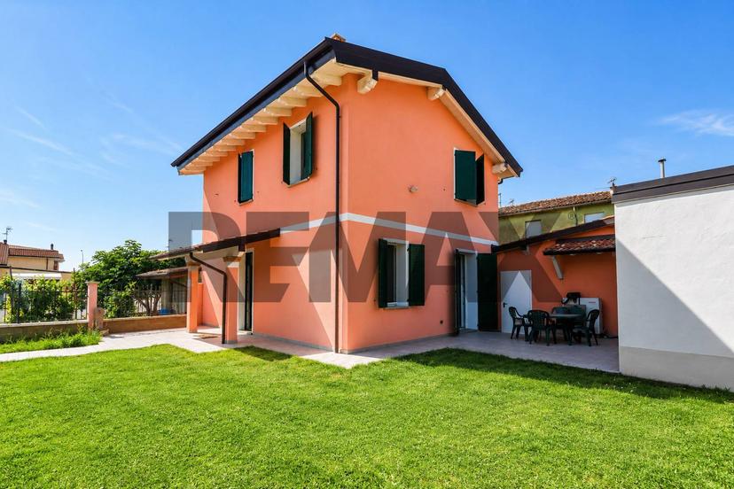 Villa in Via Figlie della Carità di San Vincenzo De Paoli 5, Piadena Drizzona — foto 4 di 5