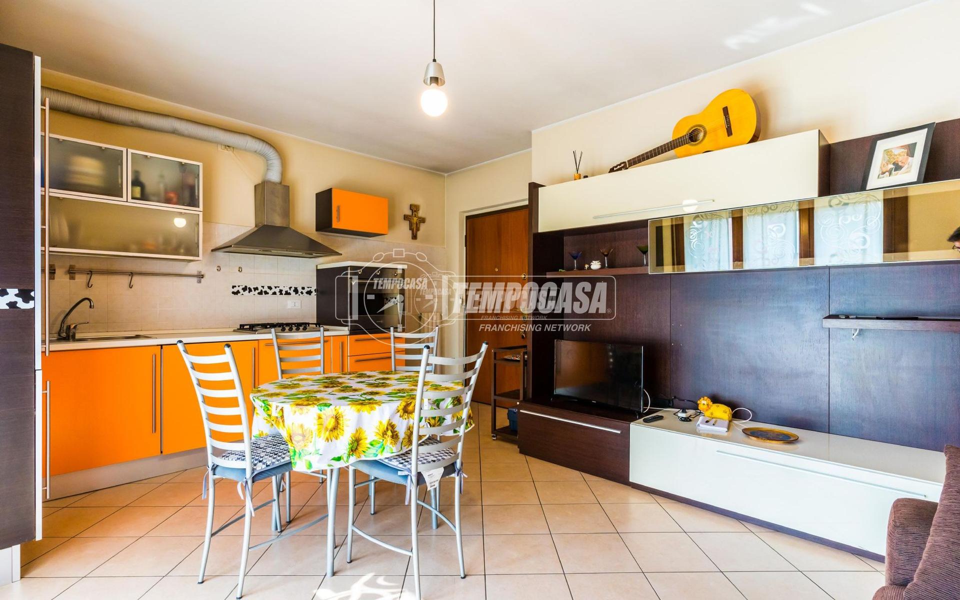 Bilocale in Viale Italia 45, Lentate sul Seveso