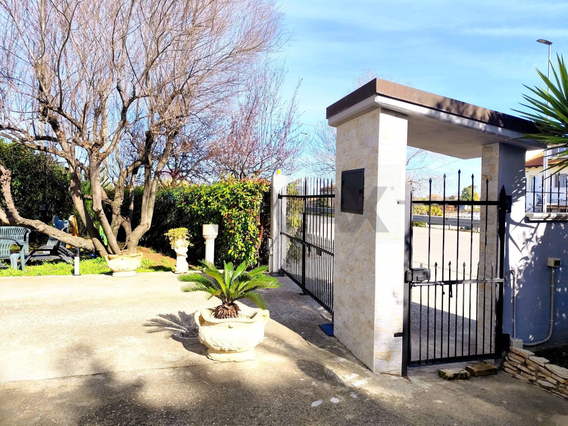 Casa indipendente in Contrada Alboreto 9, Ortona