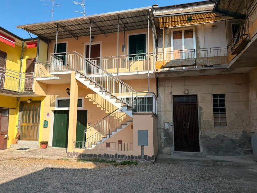 Terratetto plurifamiliare in Emilia  300, Broni
