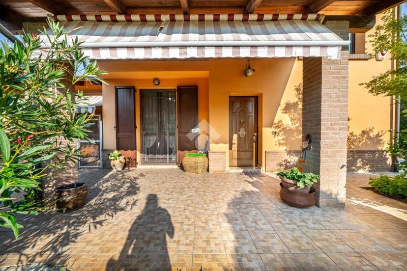 Villa in Via Vialato, Cadelbosco di Sopra — foto 5 di 5
