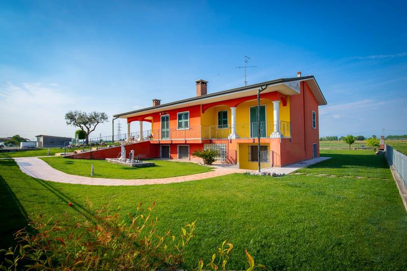 Villa in Via delle Salette 9, Nogarole Rocca — foto 4 di 5