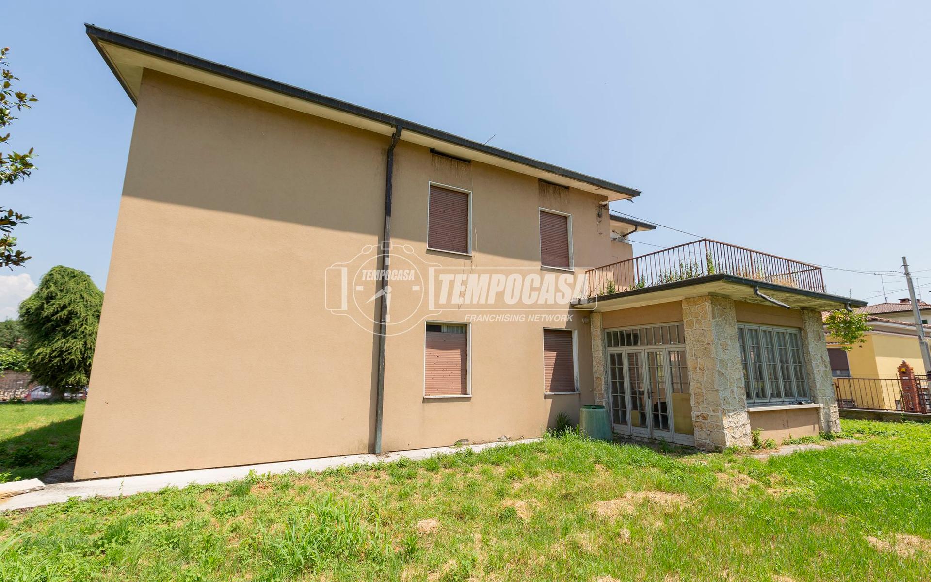 Villa a schiera, Nuvolera