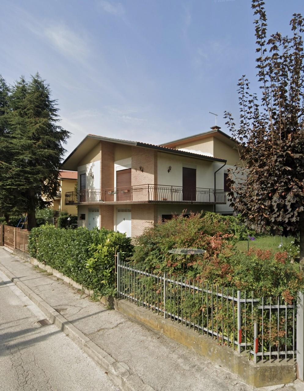Casa indipendente, Nove