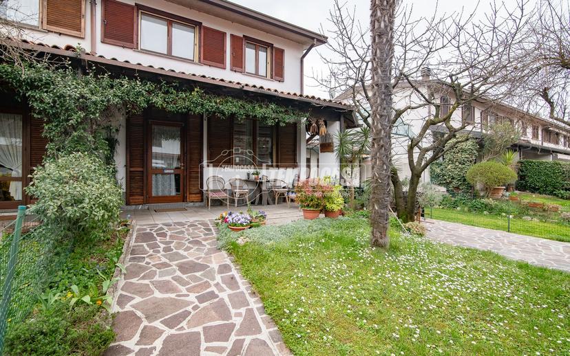 Villa a schiera in Via Giosuè Carducci, Truccazzano — foto 2 di 5