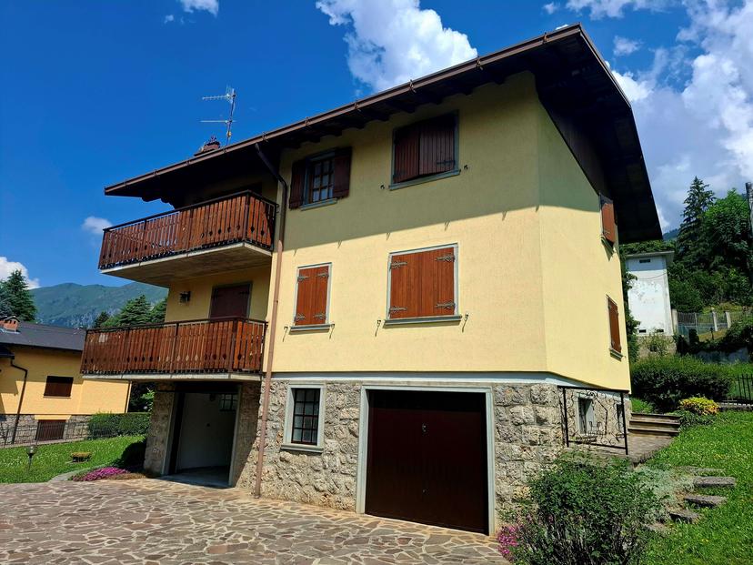 Trilocale in Via Aldo Moro, Castione della Presolana — foto 2 di 5