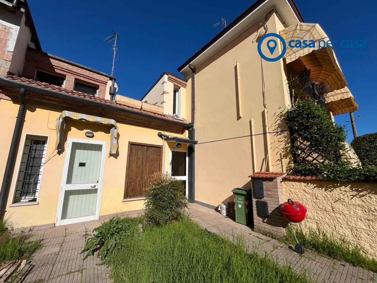 Bilocale in Via Tullo Massarani, 1/a, Poggio Rusco