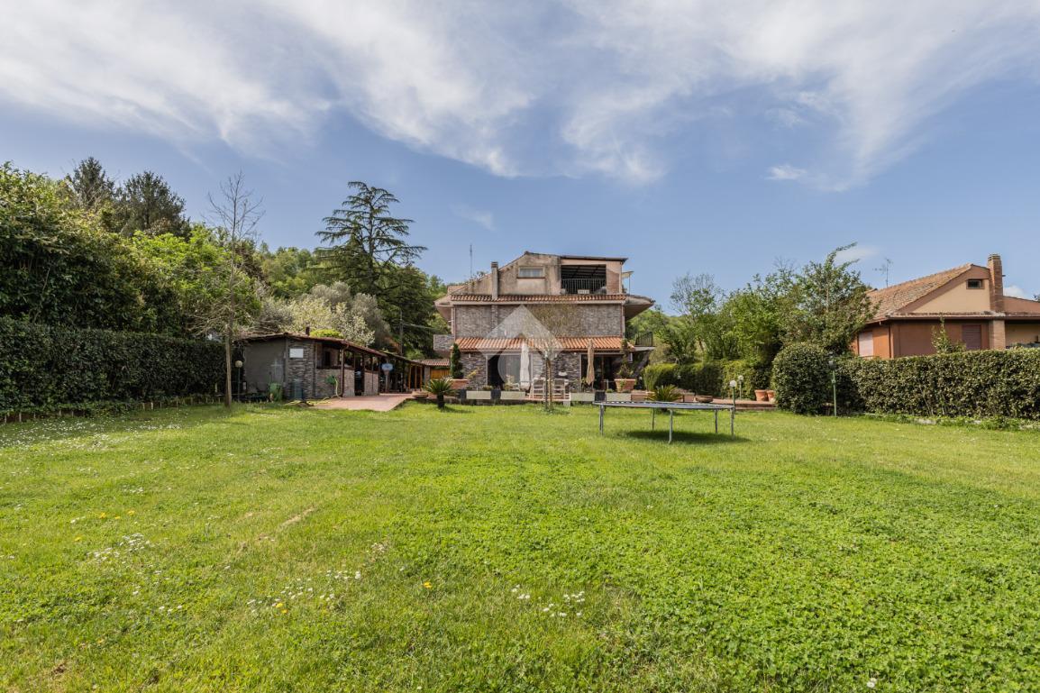 Villa in Via delle Robinie 6, Ronciglione
