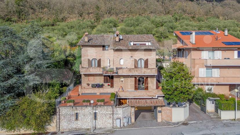Appartamento in Via Marcello Cervini  21, Gubbio — foto 4 di 5