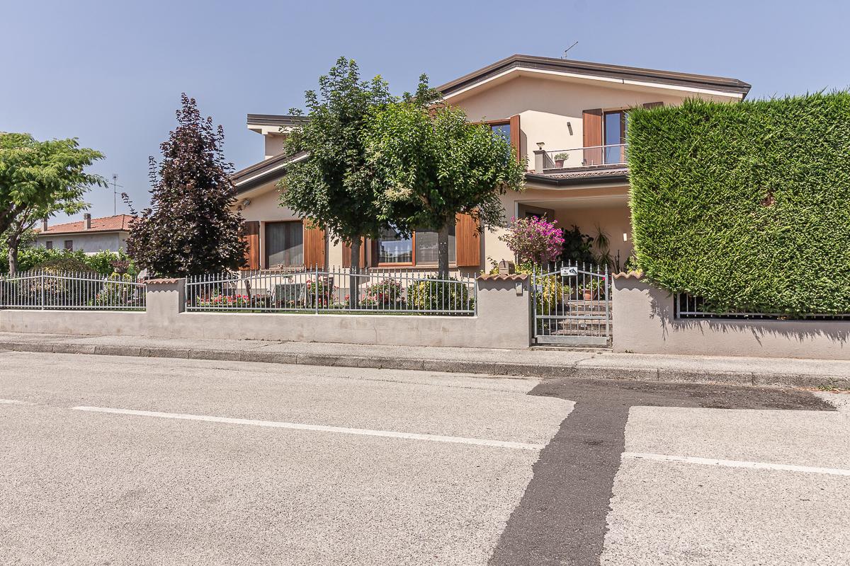 Villa in Via Claudio Gallerani 2, Terre del Reno