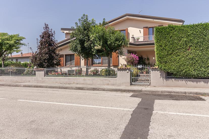 Villa in Via Claudio Gallerani 2, Terre del Reno