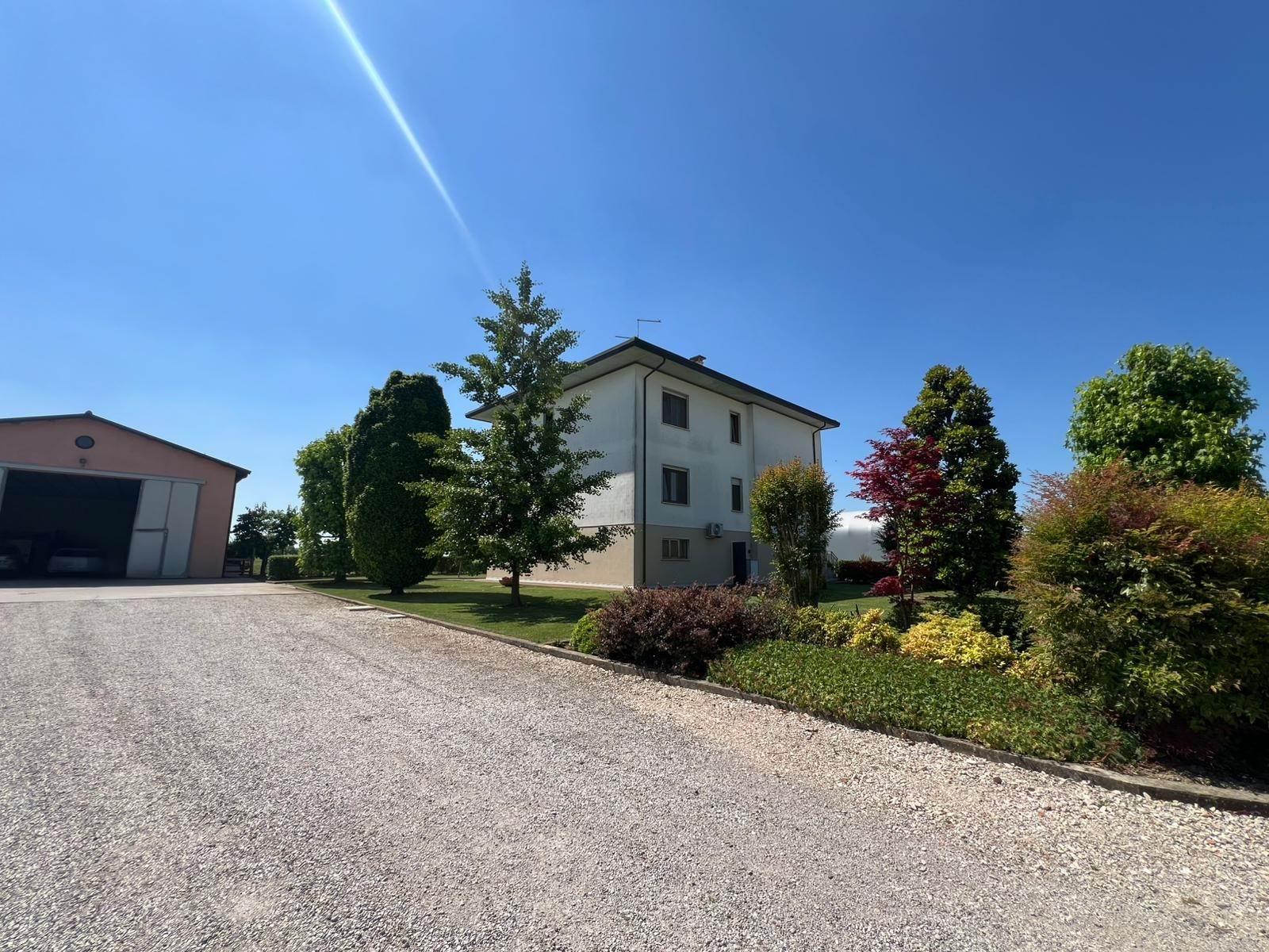 Villa bifamiliare in Via Mozza, Sossano