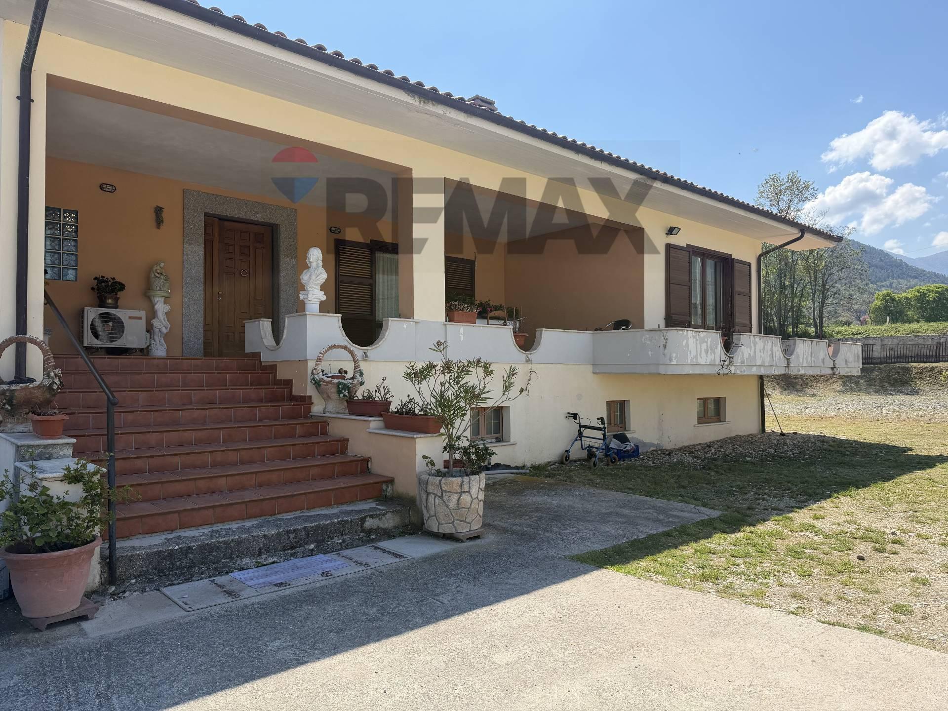 Villa in Via Torre 31, Introdacqua