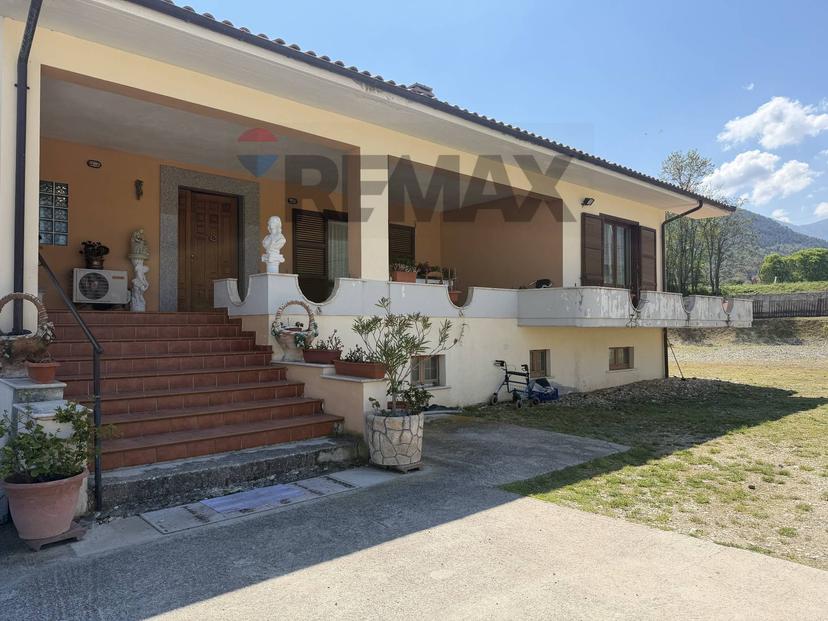 Villa in Via Torre 31, Introdacqua
