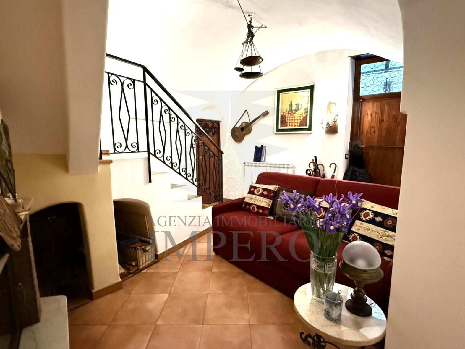 Villa a schiera in Vicolo Carrugetto 16, Pigna