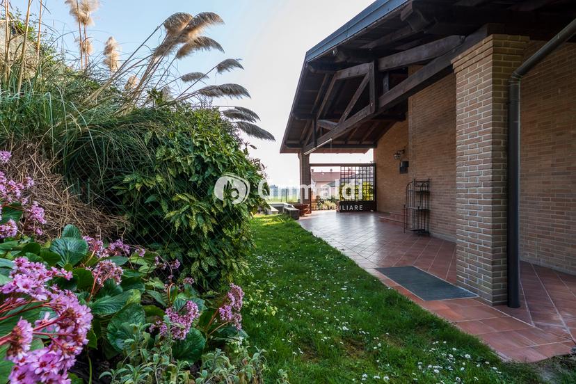 Villa trifamiliare in Via Vincenzo Bellini  3, Besana in Brianza — foto 2 di 5