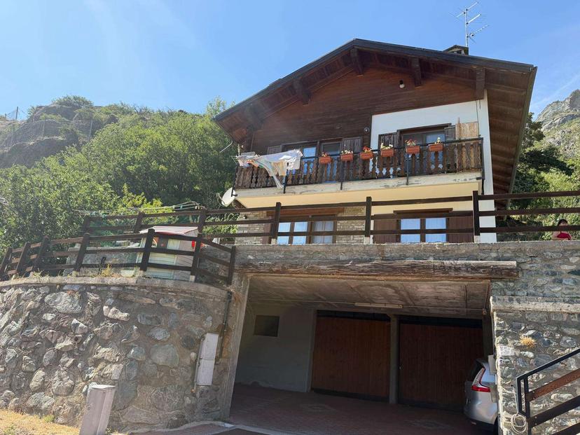 Villa bifamiliare in Frazione Merlin, Châtillon — foto 2 di 5